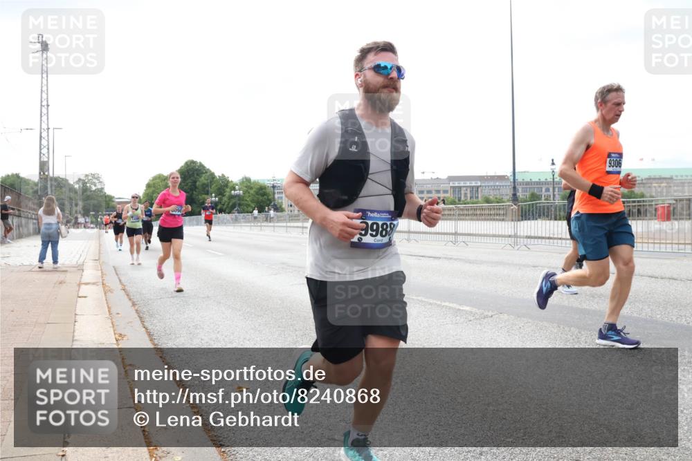 29.06.2025 - hella hamburg halbmarathon Lena Gebhardt http://msf.ph/oto/8240868 29.06.2025 10:09:44 Lombardsbrücke 1052, 1456, 1483, 1513, 1823, 2978, 4592, 4859, 5806, 5885, 6674, 7058, 7187, 8090, 8685, 9150, 9297, 9306, 9674, 9781, 9988, 10194, 12156, 12255, 12509, 12567, 12862, 13739, 15697, 16191, 16455, 16688, 16918, 17630, 17899, 18076, 18440, 18707, 18726, 18727, 19166, 19242 meine-sportfotos.de