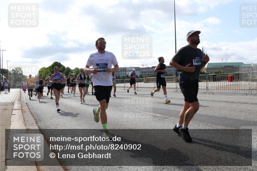 29.06.2025 - hella hamburg halbmarathon Lena Gebhardt http://msf.ph/oto/8240902 29.06.2025 09:56:23 Lombardsbrücke 1061, 1216, 1257, 1452, 1499, 1502, 1507, 1592, 1628, 1689, 1877, 2058, 2082, 2083, 2250, 2260, 2504, 2771, 2818, 2864, 2953, 2996, 3060, 3256, 3296, 3543, 4065, 4077, 4404, 4557, 4711, 4833, 5116, 5482, 5600, 5607, 5978, 6115, 6134, 6168, 6286, 6511, 6512, 6561, 6562, 7178, 7224, 7332, 7383, 7475, 7583, 7943, 8261, 8335, 8361, 8514, 8968, 8989, 8996, 9246, 9537, 9597, 10596 meine-sportfotos.de