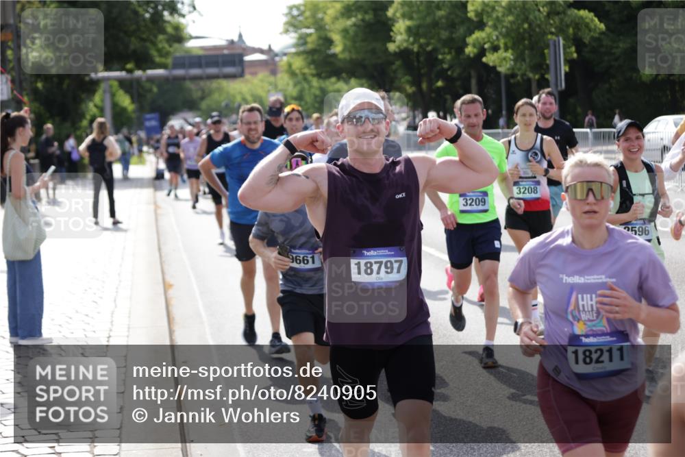 29.06.2025 - hella hamburg halbmarathon Jannik Wohlers http://msf.ph/oto/8240905 29.06.2025 09:54:30 Lombardsbrücke 2222, 2367, 2592, 2596, 2816, 2955, 3208, 3209, 4832, 5399, 5447, 5705, 6290, 6389, 6723, 6923, 6978, 6991, 7335, 7908, 8117, 8482, 8487, 8657, 8981, 9038, 9051, 9093, 9476, 9661, 9710, 11125, 11333, 11518, 11519, 11688, 12094, 12269, 12657, 12670, 13147, 13666, 13698, 13726, 13919, 14361, 14814, 15350, 15478, 15479, 15512, 15684, 15871, 16062, 16110, 16127, 16403, 16907, 17544, 17674, 18118, 18190, 18370, 18801, 18915, 18923 meine-sportfotos.de