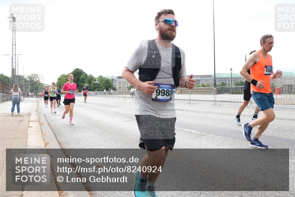 29.06.2025 - hella hamburg halbmarathon Lena Gebhardt http://msf.ph/oto/8240924 29.06.2025 10:09:44 Lombardsbrücke 1052, 1456, 1483, 1513, 1823, 2978, 4592, 4859, 5806, 5885, 6674, 7058, 7187, 8090, 8685, 9150, 9297, 9306, 9674, 9781, 9988, 10194, 12156, 12255, 12509, 12567, 12862, 13739, 15697, 16191, 16455, 16688, 16918, 17630, 17899, 18076, 18440, 18707, 18726, 18727, 19166, 19242 meine-sportfotos.de