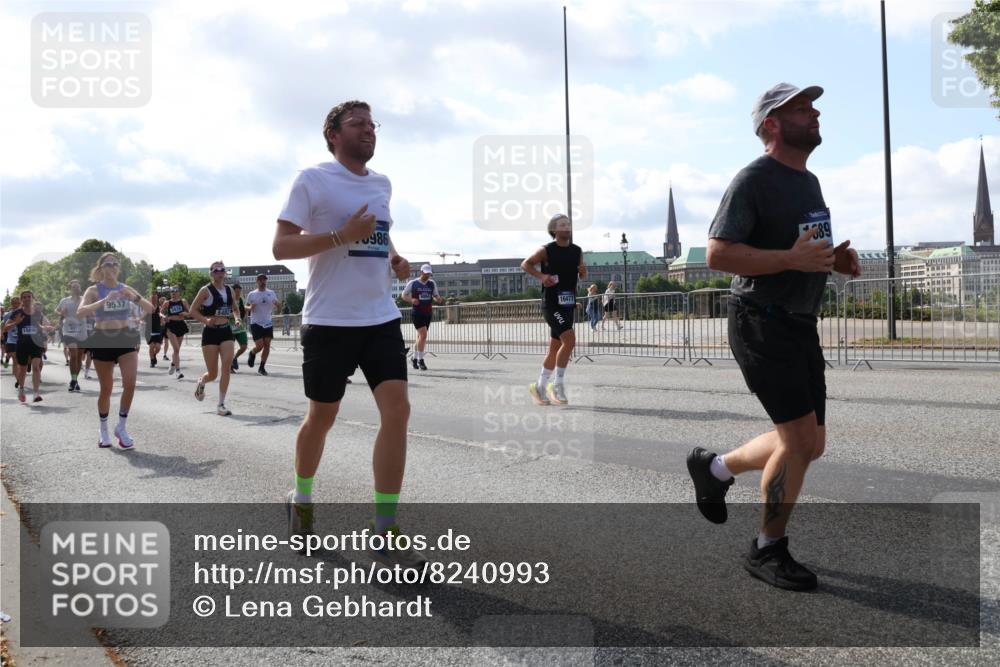 29.06.2025 - hella hamburg halbmarathon Lena Gebhardt http://msf.ph/oto/8240993 29.06.2025 09:56:23 Lombardsbrücke 1061, 1216, 1257, 1452, 1499, 1502, 1507, 1592, 1628, 1689, 1877, 2058, 2082, 2083, 2250, 2260, 2504, 2771, 2818, 2864, 2953, 2996, 3060, 3256, 3296, 3543, 4065, 4077, 4404, 4557, 4711, 4833, 5116, 5482, 5600, 5607, 5978, 6115, 6134, 6168, 6286, 6511, 6512, 6561, 6562, 7178, 7224, 7332, 7383, 7475, 7583, 7943, 8261, 8335, 8361, 8514, 8968, 8989, 8996, 9246, 9537, 9597, 10596 meine-sportfotos.de