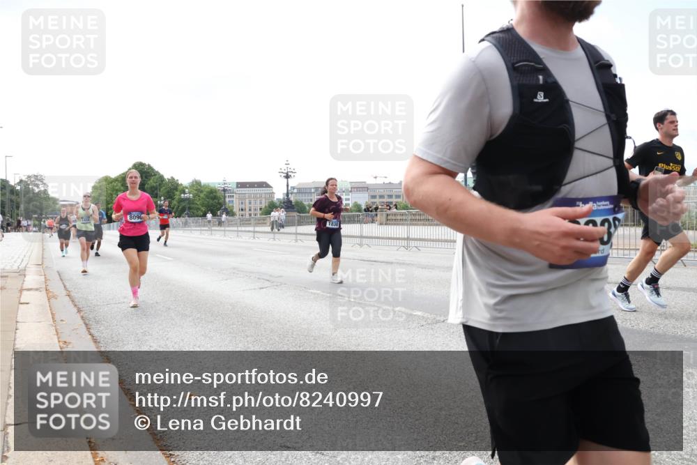 29.06.2025 - hella hamburg halbmarathon Lena Gebhardt http://msf.ph/oto/8240997 29.06.2025 10:09:45 Lombardsbrücke 1052, 1456, 1483, 1513, 1823, 4592, 4859, 5806, 5885, 6674, 7058, 7187, 8090, 8685, 9150, 9297, 9306, 9674, 9781, 9988, 10194, 12156, 12255, 12509, 12567, 12862, 13739, 15697, 16191, 16455, 16688, 16918, 17630, 17899, 18076, 18440, 18707, 18726, 18727, 19166, 19242 meine-sportfotos.de