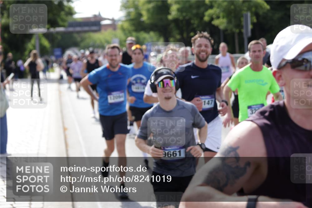 29.06.2025 - hella hamburg halbmarathon Jannik Wohlers http://msf.ph/oto/8241019 29.06.2025 09:54:30 Lombardsbrücke 2222, 2367, 2592, 2596, 2816, 2955, 3208, 3209, 4832, 5399, 5447, 5705, 6290, 6389, 6723, 6923, 6978, 6991, 7335, 7908, 8117, 8482, 8487, 8657, 8981, 9038, 9051, 9093, 9476, 9661, 9710, 11125, 11333, 11518, 11519, 11688, 12094, 12269, 12657, 12670, 13147, 13666, 13698, 13726, 13919, 14361, 14814, 15350, 15478, 15479, 15512, 15684, 15871, 16062, 16110, 16127, 16403, 16907, 17544, 17674, 18118, 18190, 18370, 18801, 18915, 18923 meine-sportfotos.de