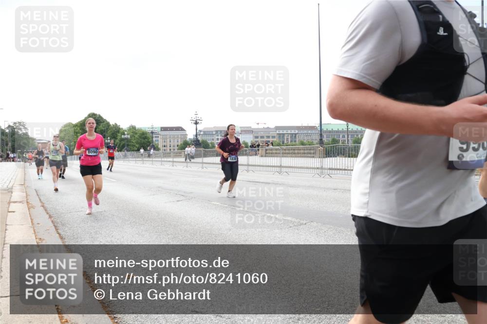 29.06.2025 - hella hamburg halbmarathon Lena Gebhardt http://msf.ph/oto/8241060 29.06.2025 10:09:45 Lombardsbrücke 1052, 1456, 1483, 1513, 1823, 4592, 4859, 5806, 5885, 6674, 7058, 7187, 8090, 8685, 9150, 9297, 9306, 9674, 9781, 9988, 10194, 12156, 12255, 12509, 12567, 12862, 13739, 15697, 16191, 16455, 16688, 16918, 17630, 17899, 18076, 18440, 18707, 18726, 18727, 19166, 19242 meine-sportfotos.de