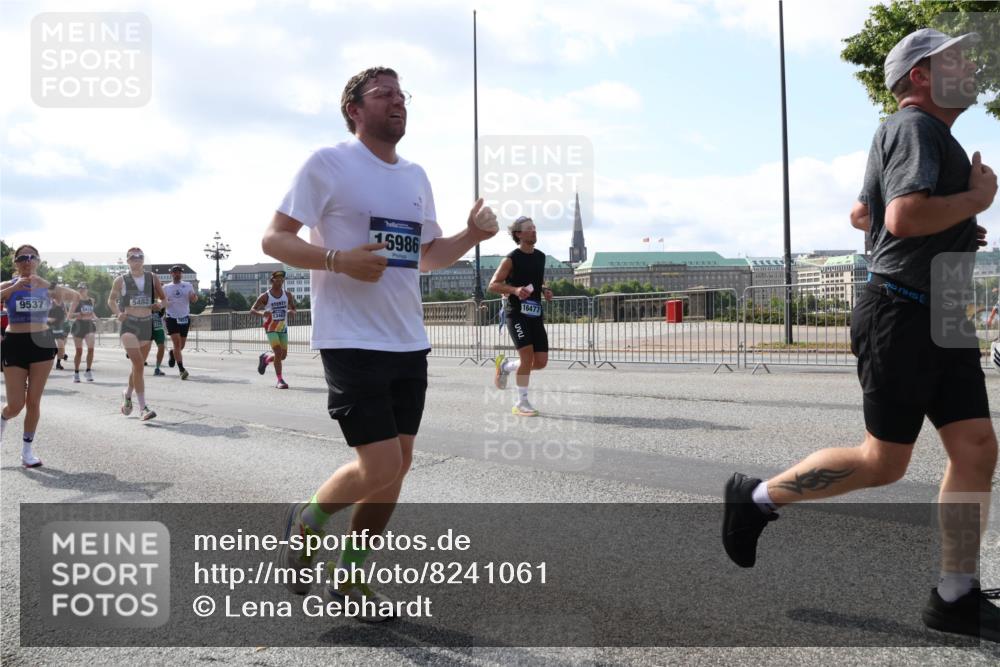 29.06.2025 - hella hamburg halbmarathon Lena Gebhardt http://msf.ph/oto/8241061 29.06.2025 09:56:24 Lombardsbrücke 1061, 1257, 1452, 1499, 1502, 1507, 1592, 1628, 1689, 1877, 2058, 2082, 2083, 2250, 2260, 2504, 2771, 2818, 2864, 2953, 2996, 3060, 3256, 3296, 3543, 4065, 4077, 4404, 4557, 4711, 4833, 5116, 5482, 5600, 5607, 5978, 6115, 6134, 6168, 6286, 6511, 6512, 6561, 6562, 7178, 7332, 7383, 7475, 7583, 7943, 8261, 8335, 8361, 8514, 8968, 8989, 8996, 9246, 9537, 9597, 9638, 10596 meine-sportfotos.de