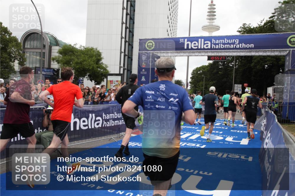 29.06.2025 - hella hamburg halbmarathon Michael Strokosch http://msf.ph/oto/8241080 29.06.2025 10:55:26 Ziel 1130, 2771, 4189, 5287, 5643, 6723, 6938, 8487, 10263, 11184, 12526, 13234, 13236, 13470, 16985, 17603, 17940, 18290, 18380, 18531 meine-sportfotos.de
