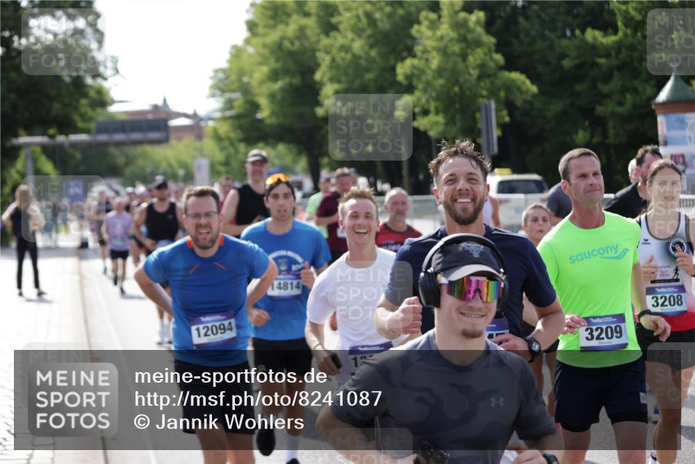 29.06.2025 - hella hamburg halbmarathon Jannik Wohlers http://msf.ph/oto/8241087 29.06.2025 09:54:31 Lombardsbrücke 2222, 2367, 2592, 2596, 2816, 2955, 3208, 3209, 4832, 5399, 5447, 5705, 6290, 6389, 6723, 6923, 6978, 6991, 7335, 7908, 8117, 8487, 8657, 8981, 9038, 9051, 9093, 9476, 9661, 9710, 11125, 11333, 11518, 11519, 11688, 12094, 12161, 12269, 12657, 12670, 13147, 13666, 13698, 13726, 13919, 14361, 14814, 15350, 15478, 15479, 15512, 15684, 15871, 16062, 16110, 16127, 16403, 16907, 17544, 17674, 18118, 18190, 18370, 18801, 18915, 18923 meine-sportfotos.de