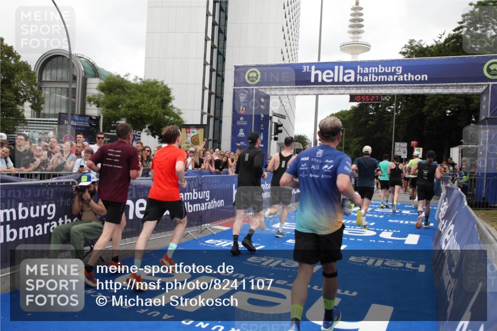 29.06.2025 - hella hamburg halbmarathon Michael Strokosch http://msf.ph/oto/8241107 29.06.2025 10:55:26 Ziel 1130, 2771, 4189, 5287, 5643, 6723, 6938, 8487, 10263, 11184, 12526, 13234, 13236, 13470, 16985, 17603, 17940, 18290, 18380, 18531 meine-sportfotos.de
