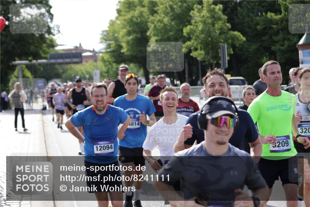 29.06.2025 - hella hamburg halbmarathon Jannik Wohlers http://msf.ph/oto/8241111 29.06.2025 09:54:31 Lombardsbrücke 2222, 2367, 2592, 2596, 2816, 2955, 3208, 3209, 4832, 5399, 5447, 5705, 6290, 6389, 6723, 6923, 6978, 6991, 7335, 7908, 8117, 8487, 8657, 8981, 9038, 9051, 9093, 9476, 9661, 9710, 11125, 11333, 11518, 11519, 11688, 12094, 12161, 12269, 12657, 12670, 13147, 13666, 13698, 13726, 13919, 14361, 14814, 15350, 15478, 15479, 15512, 15684, 15871, 16062, 16110, 16127, 16403, 16907, 17544, 17674, 18118, 18190, 18370, 18801, 18915, 18923 meine-sportfotos.de