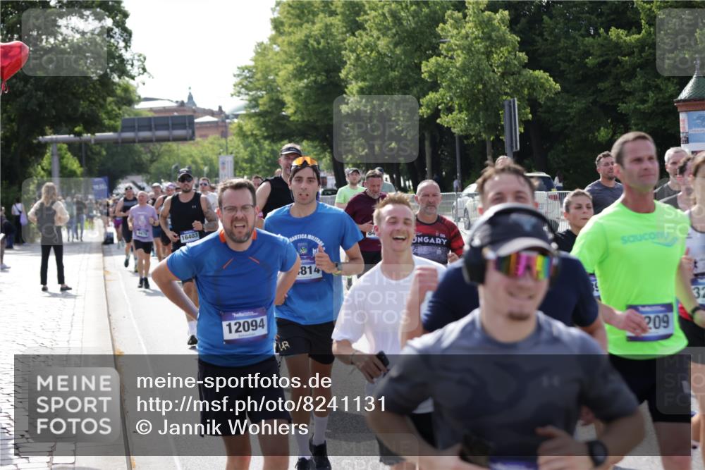 29.06.2025 - hella hamburg halbmarathon Jannik Wohlers http://msf.ph/oto/8241131 29.06.2025 09:54:31 Lombardsbrücke 2222, 2367, 2592, 2596, 2816, 2955, 3208, 3209, 4832, 5399, 5447, 5705, 6290, 6389, 6723, 6923, 6978, 6991, 7335, 7908, 8117, 8487, 8657, 8981, 9038, 9051, 9093, 9476, 9661, 9710, 11125, 11333, 11518, 11519, 11688, 12094, 12161, 12269, 12657, 12670, 13147, 13666, 13698, 13726, 13919, 14361, 14814, 15350, 15478, 15479, 15512, 15684, 15871, 16062, 16110, 16127, 16403, 16907, 17544, 17674, 18118, 18190, 18370, 18801, 18915, 18923 meine-sportfotos.de