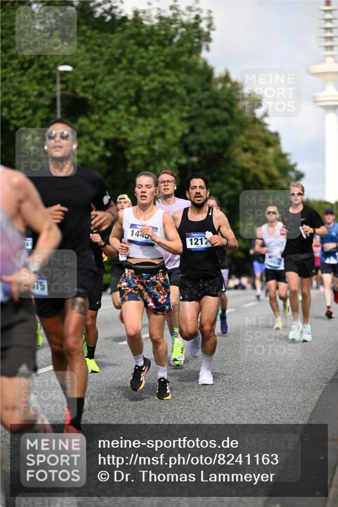 29.06.2025 - hella hamburg halbmarathon Dr. Thomas Lammeyer http://msf.ph/oto/8241163 29.06.2025 09:50:57 Kennedybrücke 1217, 2121, 2196, 2404, 2774, 3783, 4246, 4602, 5961, 6915, 8366, 8395, 9171 meine-sportfotos.de