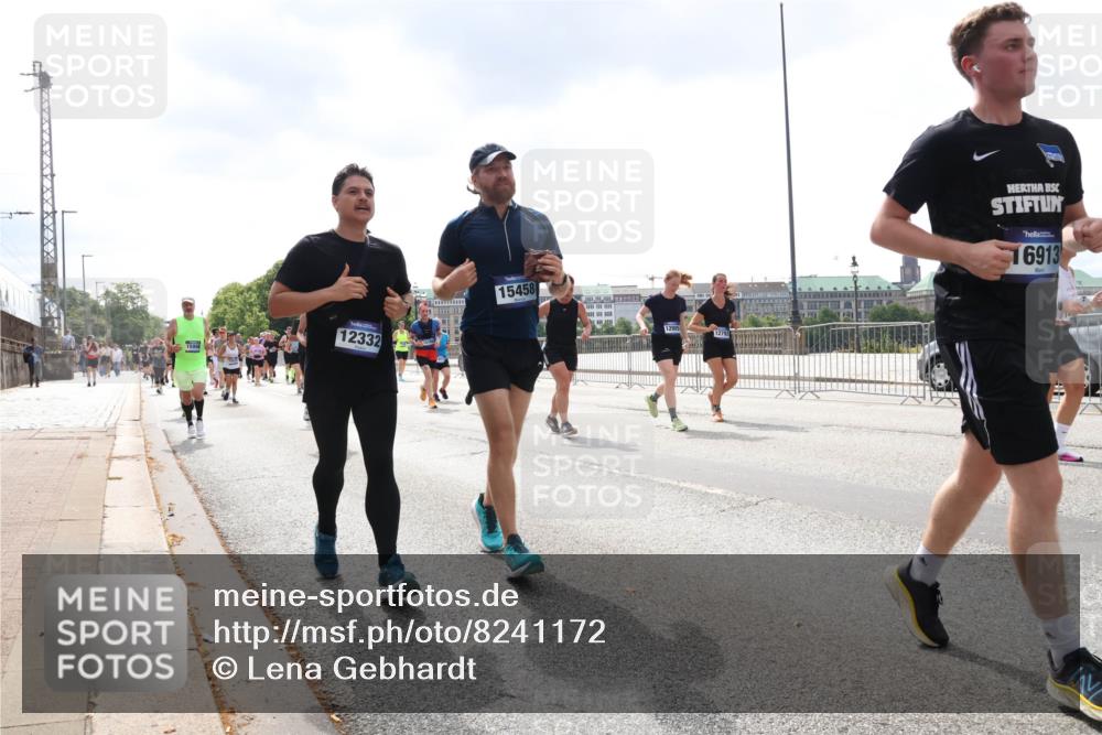 29.06.2025 - hella hamburg halbmarathon Lena Gebhardt http://msf.ph/oto/8241172 29.06.2025 10:45:21 Lombardsbrücke 1024, 1060, 1085, 1273, 1629, 1685, 1713, 1798, 1924, 2007, 2008, 2216, 2217, 2657, 2664, 2779, 2973, 3160, 3164, 3357, 3377, 3570, 3879, 3993, 4099, 4102, 4186, 4224, 4275, 4306, 4337, 4504, 4820, 4851, 5099, 5108, 5190, 5339, 5636, 5949, 6150, 6509, 6763, 6788, 6888, 6911, 6922, 6980, 7283, 7530, 7541, 7699, 7859, 7912, 8594, 8605, 8745, 8762, 8907, 9036, 9620, 10030, 10182, 10225, 10562, 10566, 10668, 10707, 11314, 12198, 12332, 12334, 12394, 13039, 13261 meine-sportfotos.de