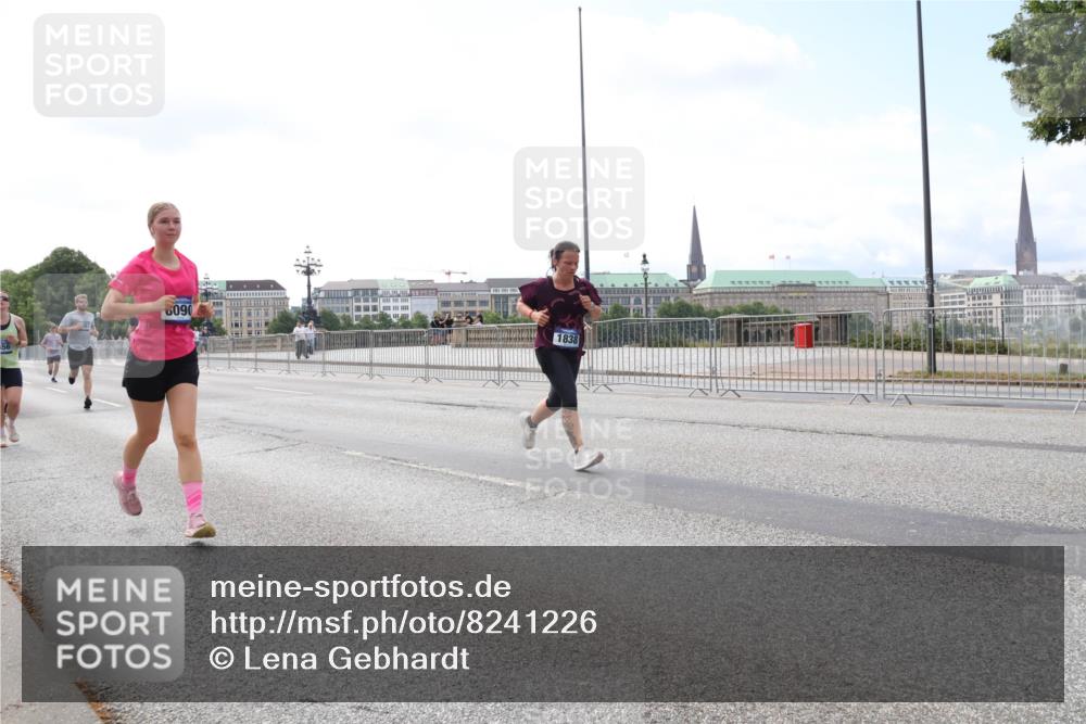 29.06.2025 - hella hamburg halbmarathon Lena Gebhardt http://msf.ph/oto/8241226 29.06.2025 10:09:46 Lombardsbrücke 1052, 1456, 1483, 1513, 1823, 4592, 4859, 5806, 5885, 7058, 7187, 8090, 8685, 9150, 9297, 9306, 9674, 9781, 9988, 12255, 12509, 12567, 12862, 13739, 15697, 16191, 16455, 16688, 16918, 17630, 17899, 18076, 18440, 18707, 18726, 18727, 19166, 19242 meine-sportfotos.de