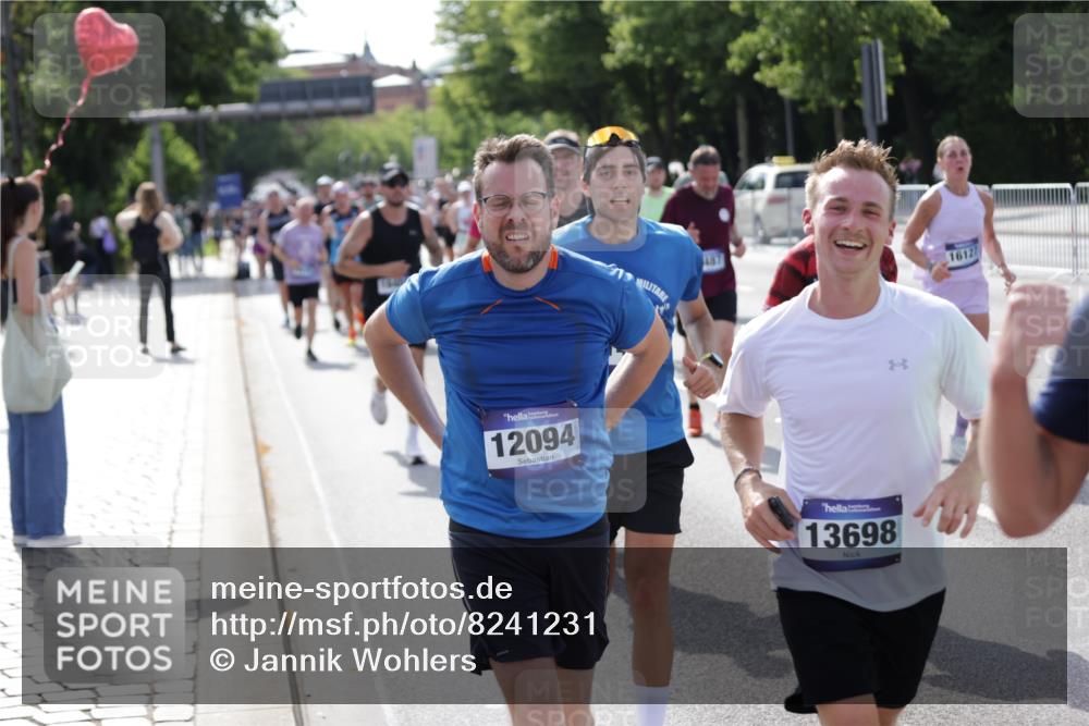 29.06.2025 - hella hamburg halbmarathon Jannik Wohlers http://msf.ph/oto/8241231 29.06.2025 09:54:31 Lombardsbrücke 2222, 2367, 2592, 2596, 2816, 2955, 3208, 3209, 4832, 5399, 5447, 5705, 6290, 6389, 6723, 6923, 6978, 6991, 7335, 7908, 8117, 8487, 8657, 8981, 9038, 9051, 9093, 9476, 9661, 9710, 11125, 11333, 11518, 11519, 11688, 12094, 12161, 12269, 12657, 12670, 13147, 13666, 13698, 13726, 13919, 14361, 14814, 15350, 15478, 15479, 15512, 15684, 15871, 16062, 16110, 16127, 16403, 16907, 17544, 17674, 18118, 18190, 18370, 18801, 18915, 18923 meine-sportfotos.de