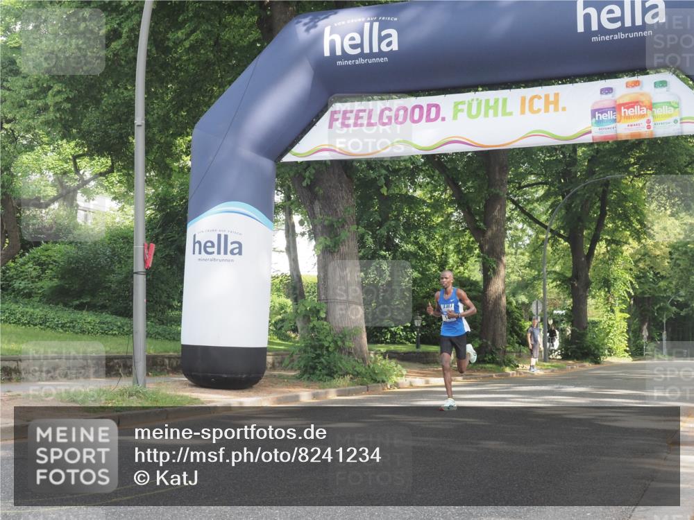 29.06.2025 - hella hamburg halbmarathon KatJ http://msf.ph/oto/8241234 29.06.2025 09:57:51 Zwischen KM18-KM19 14, 17, 19 meine-sportfotos.de