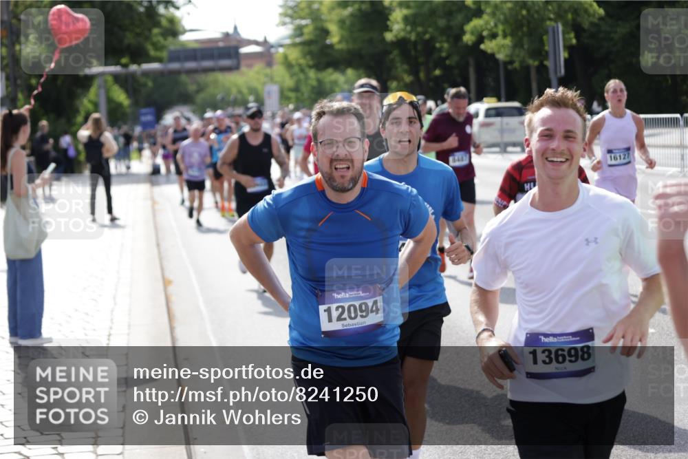 29.06.2025 - hella hamburg halbmarathon Jannik Wohlers http://msf.ph/oto/8241250 29.06.2025 09:54:32 Lombardsbrücke 2222, 2367, 2592, 2596, 2816, 2955, 3208, 3209, 4832, 5399, 5447, 5705, 6290, 6389, 6723, 6923, 6978, 6991, 7335, 7659, 7908, 8117, 8487, 8657, 8981, 9051, 9093, 9476, 9661, 9710, 11125, 11333, 11688, 12094, 12161, 12269, 12657, 12670, 13147, 13666, 13698, 13726, 13919, 14361, 14814, 15350, 15478, 15479, 15512, 15684, 15871, 16062, 16086, 16110, 16127, 16403, 16907, 17544, 17674, 18118, 18190, 18370, 18801, 18915 meine-sportfotos.de