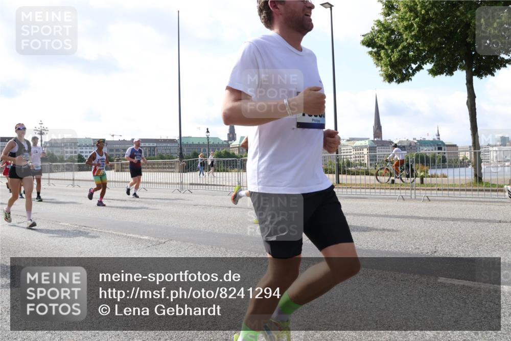 29.06.2025 - hella hamburg halbmarathon Lena Gebhardt http://msf.ph/oto/8241294 29.06.2025 09:56:24 Lombardsbrücke 1061, 1257, 1452, 1499, 1502, 1507, 1592, 1628, 1689, 1877, 2058, 2082, 2083, 2250, 2260, 2504, 2771, 2818, 2864, 2953, 2996, 3060, 3256, 3296, 3543, 4065, 4077, 4404, 4557, 4711, 4833, 5116, 5482, 5600, 5607, 5978, 6115, 6134, 6168, 6286, 6511, 6512, 6561, 6562, 7178, 7332, 7383, 7475, 7583, 7943, 8261, 8335, 8361, 8514, 8968, 8989, 8996, 9246, 9537, 9597, 9638, 10596 meine-sportfotos.de