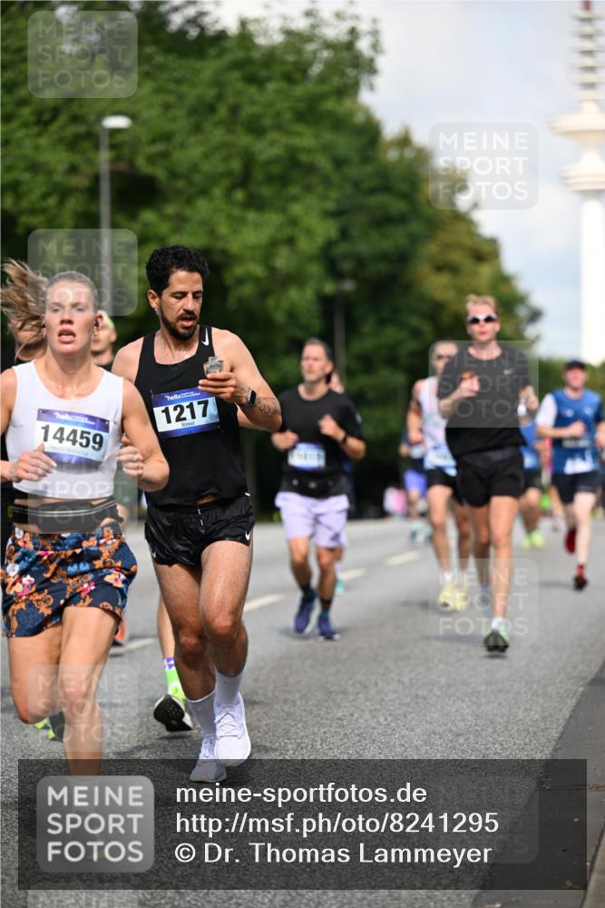 29.06.2025 - hella hamburg halbmarathon Dr. Thomas Lammeyer http://msf.ph/oto/8241295 29.06.2025 09:50:59 Kennedybrücke 1217, 2121, 2196, 2404, 2774, 3783, 4602, 5961, 6915, 8366, 8395, 8901, 9171 meine-sportfotos.de