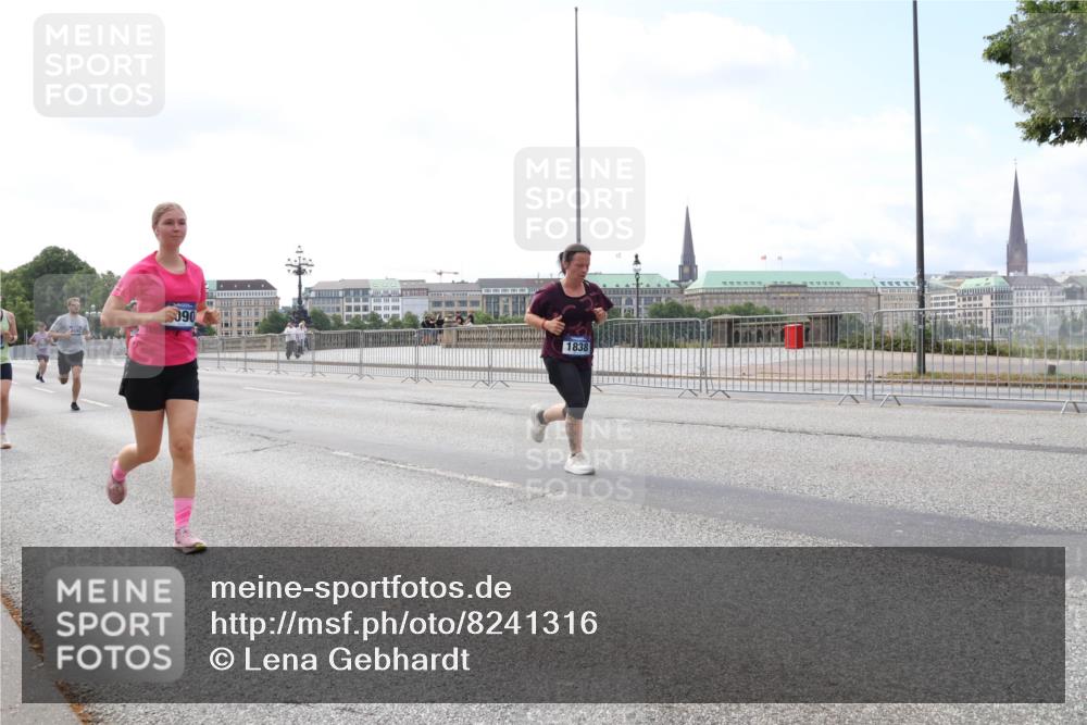 29.06.2025 - hella hamburg halbmarathon Lena Gebhardt http://msf.ph/oto/8241316 29.06.2025 10:09:46 Lombardsbrücke 1052, 1456, 1483, 1513, 1823, 4592, 4859, 5806, 5885, 7058, 7187, 8090, 8685, 9150, 9297, 9306, 9674, 9781, 9988, 12255, 12509, 12567, 12862, 13739, 15697, 16191, 16455, 16688, 16918, 17630, 17899, 18076, 18440, 18707, 18726, 18727, 19166, 19242 meine-sportfotos.de