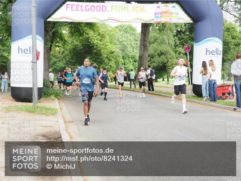 29.06.2025 - hella hamburg halbmarathon MichiJ http://msf.ph/oto/8241324 29.06.2025 10:27:45 Zwischen KM18-KM19 4381, 6037, 8091, 8450, 8958, 11447, 12915, 14272, 15257 meine-sportfotos.de