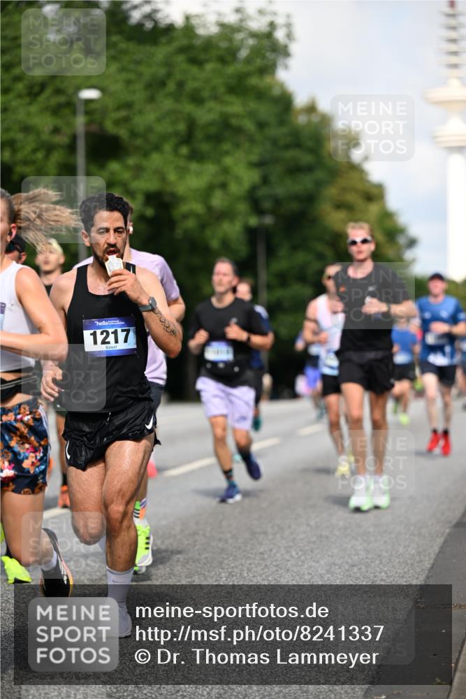 29.06.2025 - hella hamburg halbmarathon Dr. Thomas Lammeyer http://msf.ph/oto/8241337 29.06.2025 09:50:59 Kennedybrücke 1217, 2121, 2196, 2404, 2774, 3783, 4602, 5961, 6915, 8366, 8395, 8901, 9171 meine-sportfotos.de