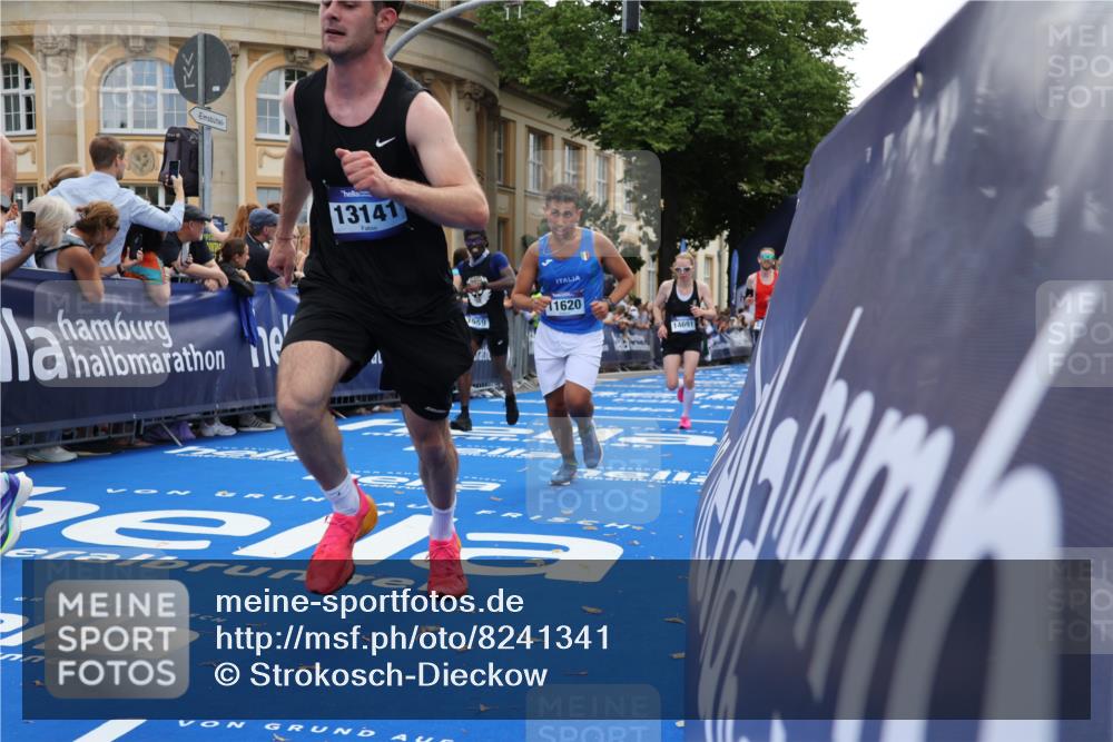 29.06.2025 - hella hamburg halbmarathon Strokosch-Dieckow http://msf.ph/oto/8241341 29.06.2025 10:36:56 Ziel 1385, 1411, 3959, 5307, 5315, 6123, 6458, 7310, 10738, 11120, 11620, 13141, 14691, 15261, 15410, 16992, 17024, 17125, 18384 meine-sportfotos.de