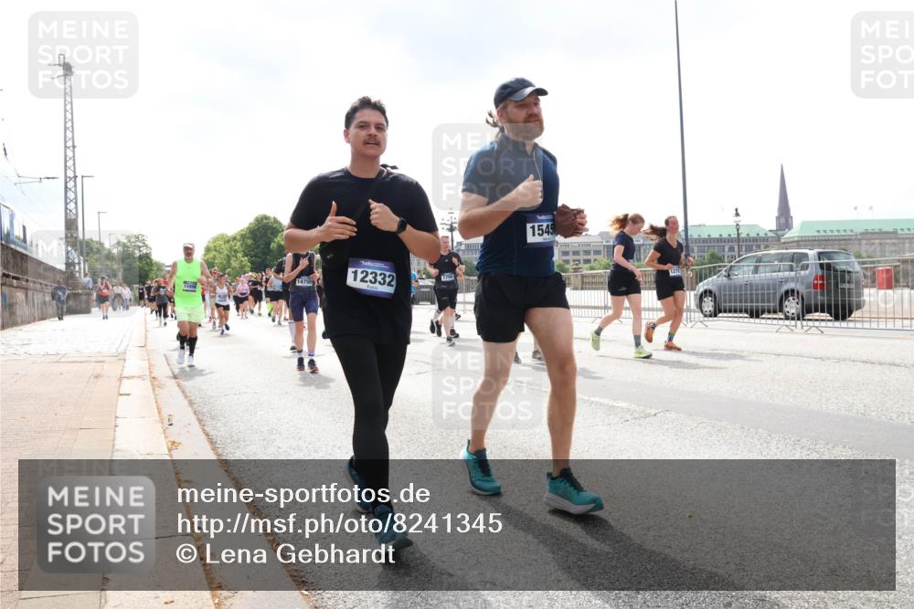 29.06.2025 - hella hamburg halbmarathon Lena Gebhardt http://msf.ph/oto/8241345 29.06.2025 10:45:21 Lombardsbrücke 1024, 1060, 1085, 1273, 1629, 1685, 1713, 1798, 1924, 2007, 2008, 2216, 2217, 2657, 2664, 2779, 2973, 3160, 3164, 3357, 3377, 3570, 3879, 3993, 4099, 4102, 4186, 4224, 4275, 4306, 4337, 4504, 4820, 4851, 5099, 5108, 5190, 5339, 5636, 5949, 6150, 6509, 6763, 6788, 6888, 6911, 6922, 6980, 7283, 7530, 7541, 7699, 7859, 7912, 8594, 8605, 8745, 8762, 8907, 9036, 9620, 10030, 10182, 10225, 10562, 10566, 10668, 10707, 11314, 12198, 12332, 12334, 12394, 13039, 13261 meine-sportfotos.de