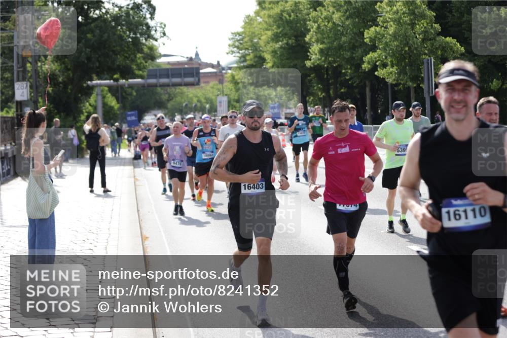 29.06.2025 - hella hamburg halbmarathon Jannik Wohlers http://msf.ph/oto/8241352 29.06.2025 09:54:33 Lombardsbrücke 2222, 2367, 2592, 2596, 2816, 2955, 3208, 3209, 4832, 5399, 5447, 5638, 5705, 6290, 6389, 6723, 6923, 6978, 6991, 7335, 7659, 7908, 8117, 8487, 8657, 8981, 9031, 9093, 9476, 9661, 9710, 9869, 11125, 11333, 12094, 12161, 12269, 12657, 12670, 13147, 13666, 13698, 13726, 13919, 14361, 14814, 15350, 15478, 15479, 15512, 15684, 15871, 16062, 16086, 16089, 16110, 16127, 16403, 16538, 16907, 17499, 17544, 17674, 18118, 18190, 18370 meine-sportfotos.de