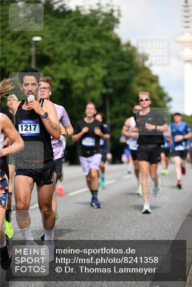 29.06.2025 - hella hamburg halbmarathon Dr. Thomas Lammeyer http://msf.ph/oto/8241358 29.06.2025 09:50:59 Kennedybrücke 1217, 2121, 2196, 2404, 2774, 3783, 4602, 5961, 6915, 8366, 8395, 8901, 9171 meine-sportfotos.de