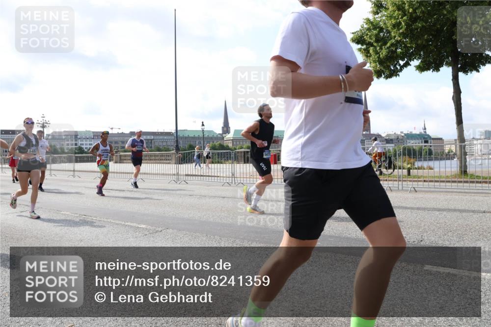 29.06.2025 - hella hamburg halbmarathon Lena Gebhardt http://msf.ph/oto/8241359 29.06.2025 09:56:24 Lombardsbrücke 1061, 1257, 1452, 1499, 1502, 1507, 1592, 1628, 1689, 1877, 2058, 2082, 2083, 2250, 2260, 2504, 2771, 2818, 2864, 2953, 2996, 3060, 3256, 3296, 3543, 4065, 4077, 4404, 4557, 4711, 4833, 5116, 5482, 5600, 5607, 5978, 6115, 6134, 6168, 6286, 6511, 6512, 6561, 6562, 7178, 7332, 7383, 7475, 7583, 7943, 8261, 8335, 8361, 8514, 8968, 8989, 8996, 9246, 9537, 9597, 9638, 10596 meine-sportfotos.de