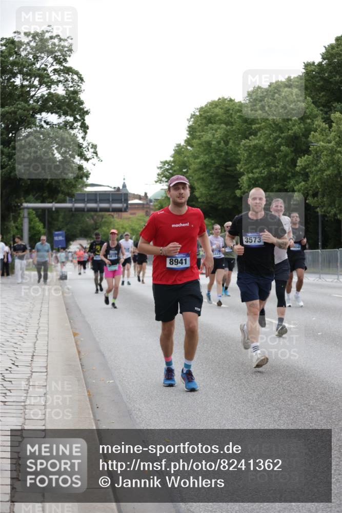 29.06.2025 - hella hamburg halbmarathon Jannik Wohlers http://msf.ph/oto/8241362 29.06.2025 10:29:45 Lombardsbrücke 1097, 1547, 3443, 3573, 3613, 5063, 5322, 6598, 6616, 6626, 8792, 10162, 12349, 12504, 12537, 12710, 13418, 14304, 16182, 16601, 16604, 16735, 16769, 18046, 18503, 18671 meine-sportfotos.de