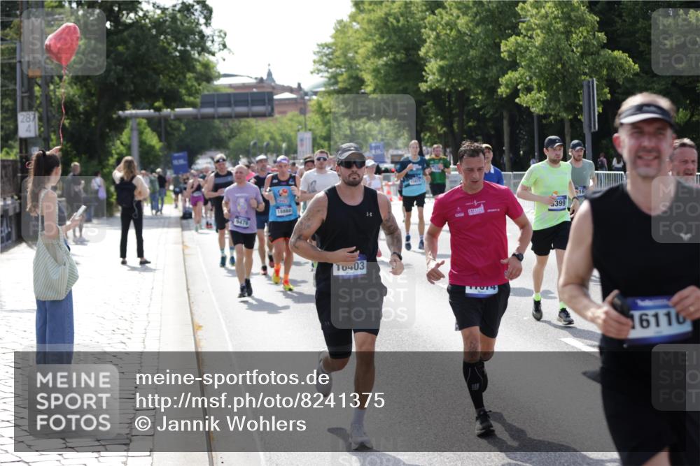 29.06.2025 - hella hamburg halbmarathon Jannik Wohlers http://msf.ph/oto/8241375 29.06.2025 09:54:33 Lombardsbrücke 2222, 2367, 2592, 2596, 2816, 2955, 3208, 3209, 4832, 5399, 5447, 5638, 5705, 6290, 6389, 6723, 6923, 6978, 6991, 7335, 7659, 7908, 8117, 8487, 8657, 8981, 9031, 9093, 9476, 9661, 9710, 9869, 11125, 11333, 12094, 12161, 12269, 12657, 12670, 13147, 13666, 13698, 13726, 13919, 14361, 14814, 15350, 15478, 15479, 15512, 15684, 15871, 16062, 16086, 16089, 16110, 16127, 16403, 16538, 16907, 17499, 17544, 17674, 18118, 18190, 18370 meine-sportfotos.de