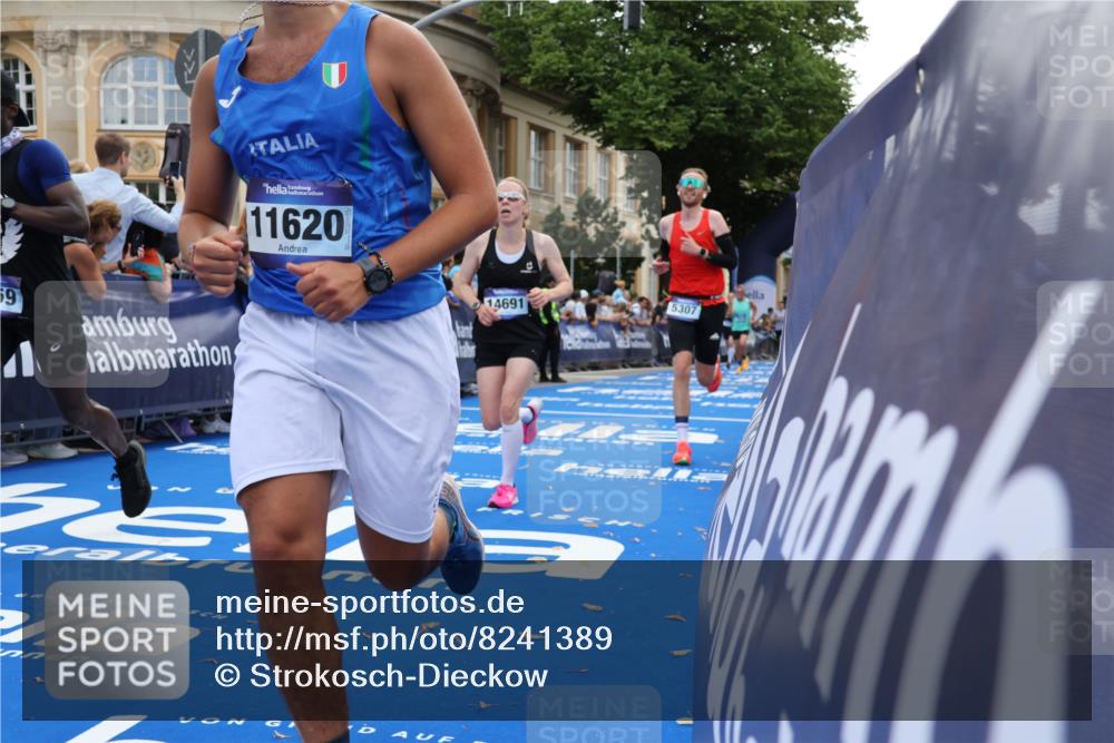 29.06.2025 - hella hamburg halbmarathon Strokosch-Dieckow http://msf.ph/oto/8241389 29.06.2025 10:36:57 Ziel 1385, 1411, 3959, 5307, 5315, 6123, 6458, 7310, 10738, 11120, 11620, 13141, 14691, 15261, 15410, 16992, 17024, 17125, 18384 meine-sportfotos.de