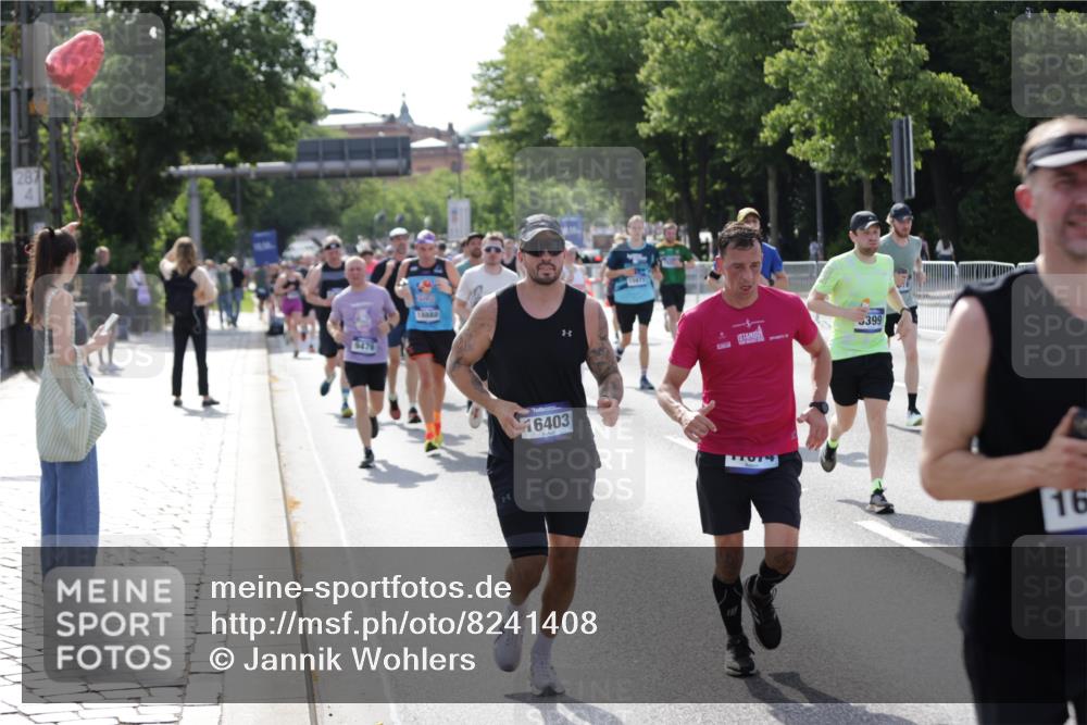 29.06.2025 - hella hamburg halbmarathon Jannik Wohlers http://msf.ph/oto/8241408 29.06.2025 09:54:33 Lombardsbrücke 2222, 2367, 2592, 2596, 2816, 2955, 3208, 3209, 4832, 5399, 5447, 5638, 5705, 6290, 6389, 6723, 6923, 6978, 6991, 7335, 7659, 7908, 8117, 8487, 8657, 8981, 9031, 9093, 9476, 9661, 9710, 9869, 11125, 11333, 12094, 12161, 12269, 12657, 12670, 13147, 13666, 13698, 13726, 13919, 14361, 14814, 15350, 15478, 15479, 15512, 15684, 15871, 16062, 16086, 16089, 16110, 16127, 16403, 16538, 16907, 17499, 17544, 17674, 18118, 18190, 18370 meine-sportfotos.de