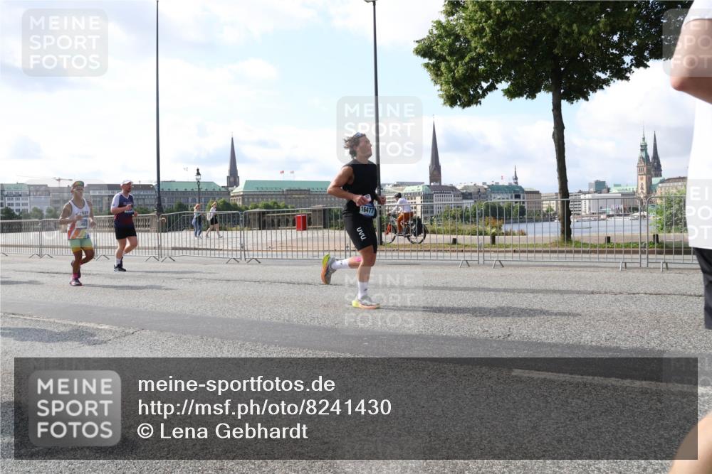 29.06.2025 - hella hamburg halbmarathon Lena Gebhardt http://msf.ph/oto/8241430 29.06.2025 09:56:24 Lombardsbrücke 1061, 1257, 1452, 1499, 1502, 1507, 1592, 1628, 1689, 1877, 2058, 2082, 2083, 2250, 2260, 2504, 2771, 2818, 2864, 2953, 2996, 3060, 3256, 3296, 3543, 4065, 4077, 4404, 4557, 4711, 4833, 5116, 5482, 5600, 5607, 5978, 6115, 6134, 6168, 6286, 6511, 6512, 6561, 6562, 7178, 7332, 7383, 7475, 7583, 7943, 8261, 8335, 8361, 8514, 8968, 8989, 8996, 9246, 9537, 9597, 9638, 10596 meine-sportfotos.de