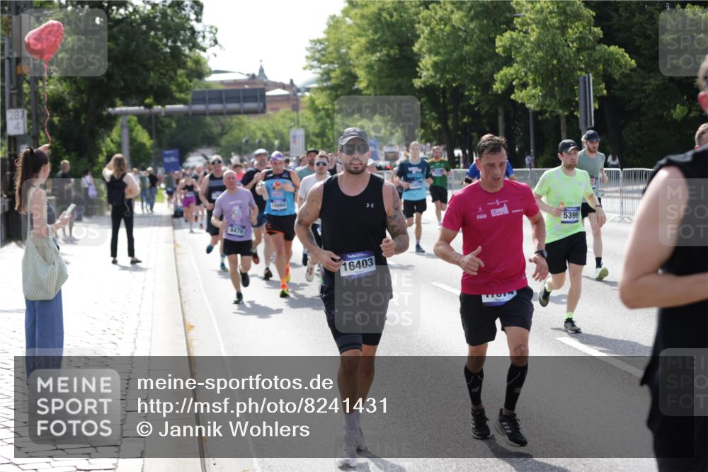 29.06.2025 - hella hamburg halbmarathon Jannik Wohlers http://msf.ph/oto/8241431 29.06.2025 09:54:33 Lombardsbrücke 2222, 2367, 2592, 2596, 2816, 2955, 3208, 3209, 4832, 5399, 5447, 5638, 5705, 6290, 6389, 6723, 6923, 6978, 6991, 7335, 7659, 7908, 8117, 8487, 8657, 8981, 9031, 9093, 9476, 9661, 9710, 9869, 11125, 11333, 12094, 12161, 12269, 12657, 12670, 13147, 13666, 13698, 13726, 13919, 14361, 14814, 15350, 15478, 15479, 15512, 15684, 15871, 16062, 16086, 16089, 16110, 16127, 16403, 16538, 16907, 17499, 17544, 17674, 18118, 18190, 18370 meine-sportfotos.de