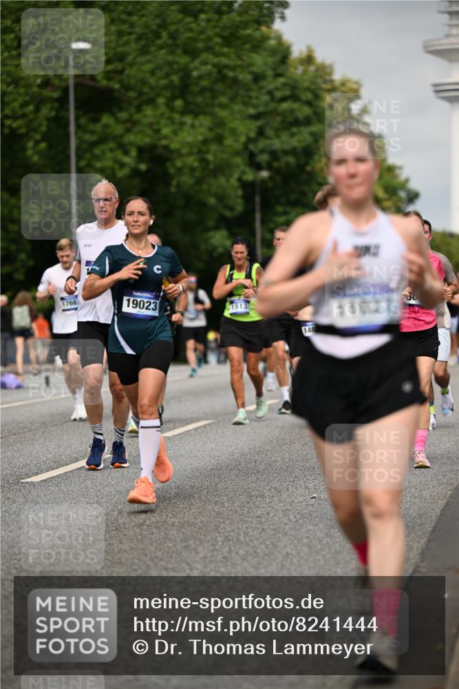 29.06.2025 - hella hamburg halbmarathon Dr. Thomas Lammeyer http://msf.ph/oto/8241444 29.06.2025 10:14:05 Kennedybrücke 1456, 1483, 1513, 1573, 1838, 3921, 4389, 7042, 7250, 7333, 7685, 8090, 8219, 8890, 9674, 9681, 9816, 9988, 11027, 11180 meine-sportfotos.de