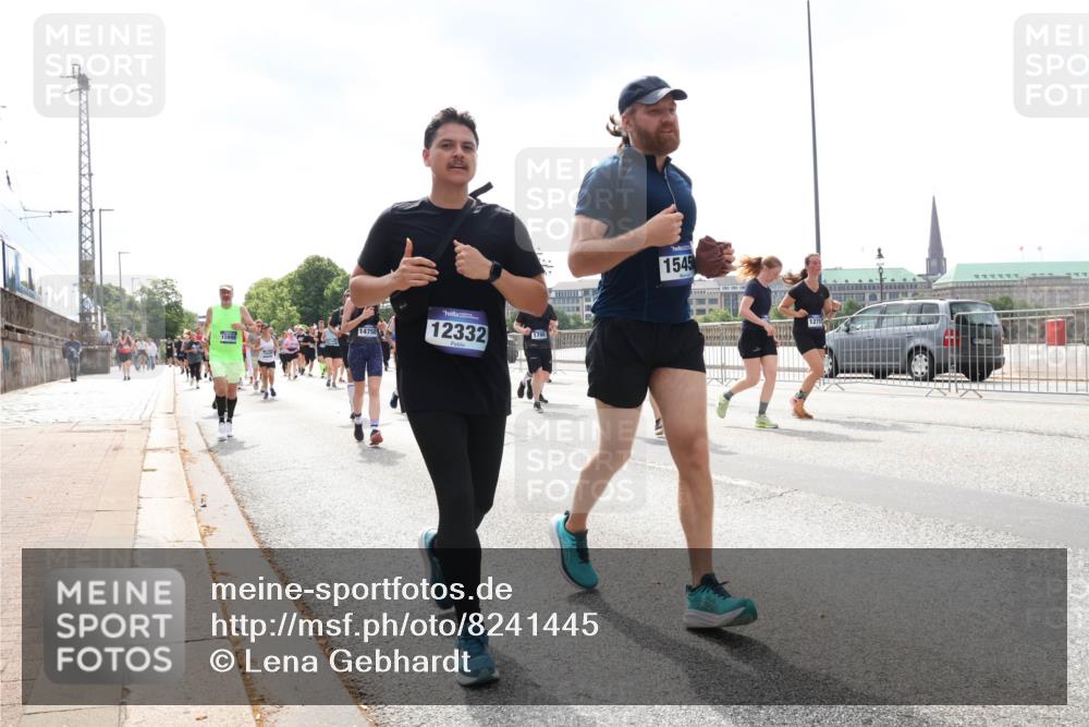 29.06.2025 - hella hamburg halbmarathon Lena Gebhardt http://msf.ph/oto/8241445 29.06.2025 10:45:21 Lombardsbrücke 1024, 1060, 1085, 1273, 1629, 1685, 1713, 1798, 1924, 2007, 2008, 2216, 2217, 2657, 2664, 2779, 2973, 3160, 3164, 3357, 3377, 3570, 3879, 3993, 4099, 4102, 4186, 4224, 4275, 4306, 4337, 4504, 4820, 4851, 5099, 5108, 5190, 5339, 5636, 5949, 6150, 6509, 6763, 6788, 6888, 6911, 6922, 6980, 7283, 7530, 7541, 7699, 7859, 7912, 8594, 8605, 8745, 8762, 8907, 9036, 9620, 10030, 10182, 10225, 10562, 10566, 10668, 10707, 11314, 12198, 12332, 12334, 12394, 13039, 13261 meine-sportfotos.de