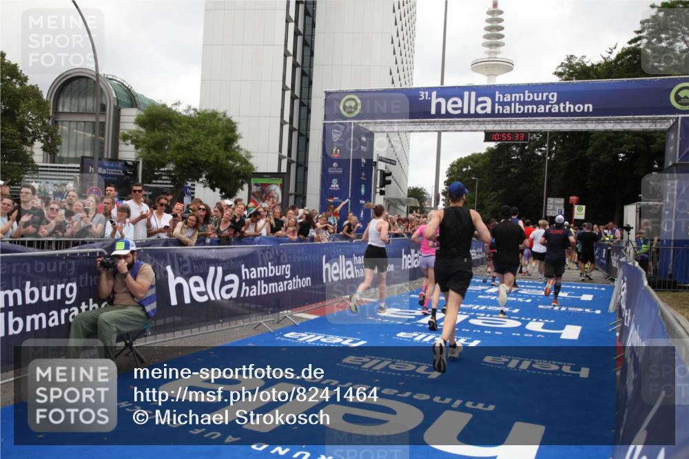29.06.2025 - hella hamburg halbmarathon Michael Strokosch http://msf.ph/oto/8241464 29.06.2025 10:55:32 Ziel 1130, 2252, 2771, 4951, 5287, 5319, 6591, 6938, 12584, 13234, 13267, 14036, 14592, 16213, 16334, 16609, 17603, 17940 meine-sportfotos.de