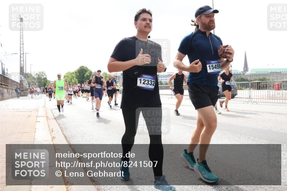 29.06.2025 - hella hamburg halbmarathon Lena Gebhardt http://msf.ph/oto/8241507 29.06.2025 10:45:21 Lombardsbrücke 1024, 1060, 1085, 1273, 1629, 1685, 1713, 1798, 1924, 2007, 2008, 2216, 2217, 2657, 2664, 2779, 2973, 3160, 3164, 3357, 3377, 3570, 3879, 3993, 4099, 4102, 4186, 4224, 4275, 4306, 4337, 4504, 4820, 4851, 5099, 5108, 5190, 5339, 5636, 5949, 6150, 6509, 6763, 6788, 6888, 6911, 6922, 6980, 7283, 7530, 7541, 7699, 7859, 7912, 8594, 8605, 8745, 8762, 8907, 9036, 9620, 10030, 10182, 10225, 10562, 10566, 10668, 10707, 11314, 12198, 12332, 12334, 12394, 13039, 13261 meine-sportfotos.de