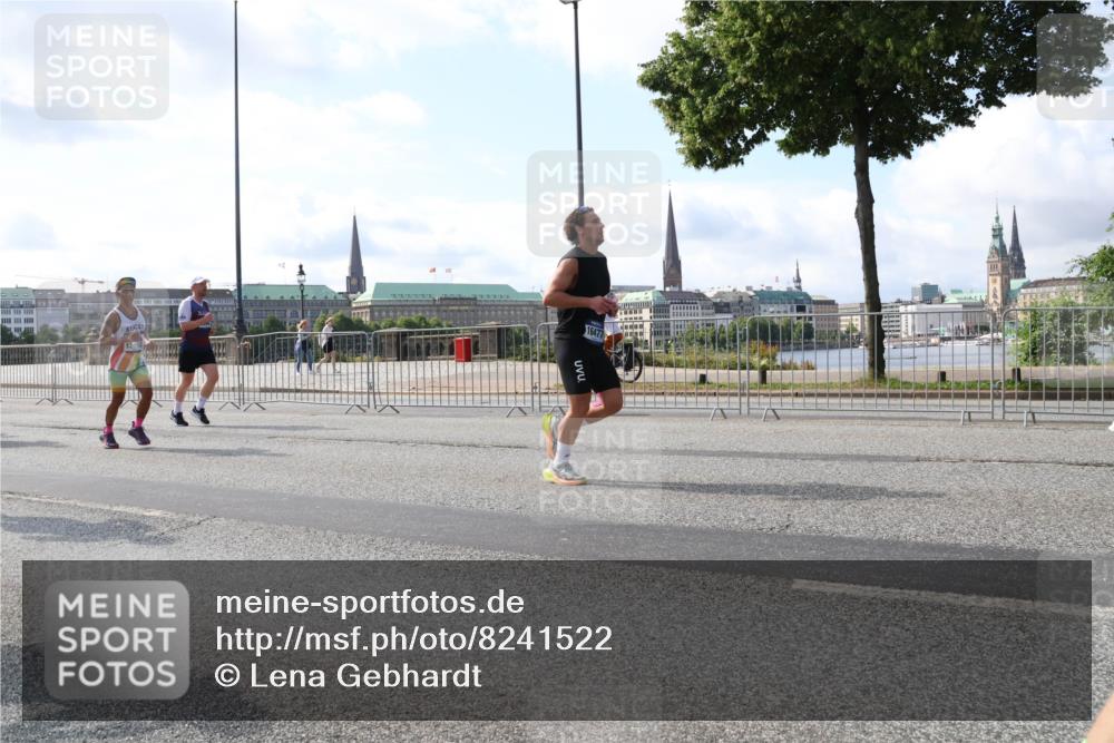 29.06.2025 - hella hamburg halbmarathon Lena Gebhardt http://msf.ph/oto/8241522 29.06.2025 09:56:24 Lombardsbrücke 1061, 1257, 1452, 1499, 1502, 1507, 1592, 1628, 1689, 1877, 2058, 2082, 2083, 2250, 2260, 2504, 2771, 2818, 2864, 2953, 2996, 3060, 3256, 3296, 3543, 4065, 4077, 4404, 4557, 4711, 4833, 5116, 5482, 5600, 5607, 5978, 6115, 6134, 6168, 6286, 6511, 6512, 6561, 6562, 7178, 7332, 7383, 7475, 7583, 7943, 8261, 8335, 8361, 8514, 8968, 8989, 8996, 9246, 9537, 9597, 9638, 10596 meine-sportfotos.de