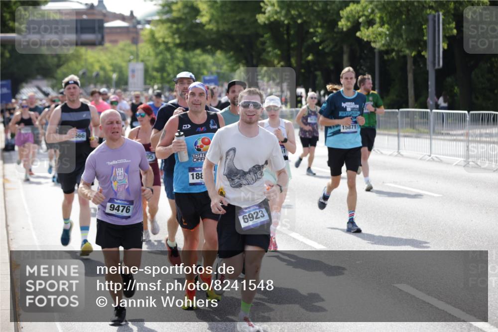 29.06.2025 - hella hamburg halbmarathon Jannik Wohlers http://msf.ph/oto/8241548 29.06.2025 09:54:35 Lombardsbrücke 2222, 2367, 2592, 2596, 2816, 2955, 3208, 3209, 4121, 4832, 5399, 5638, 5705, 6290, 6389, 6923, 6978, 6991, 7335, 7659, 7908, 8117, 8487, 8657, 8981, 9031, 9093, 9159, 9476, 9661, 9710, 9869, 9931, 10868, 11125, 11333, 12094, 12161, 12269, 12657, 12670, 13147, 13666, 13698, 13726, 14814, 15350, 15430, 15478, 15479, 15512, 15684, 15871, 16062, 16086, 16089, 16110, 16127, 16403, 16513, 16538, 16907, 17499, 17544, 17674, 18118, 18190 meine-sportfotos.de