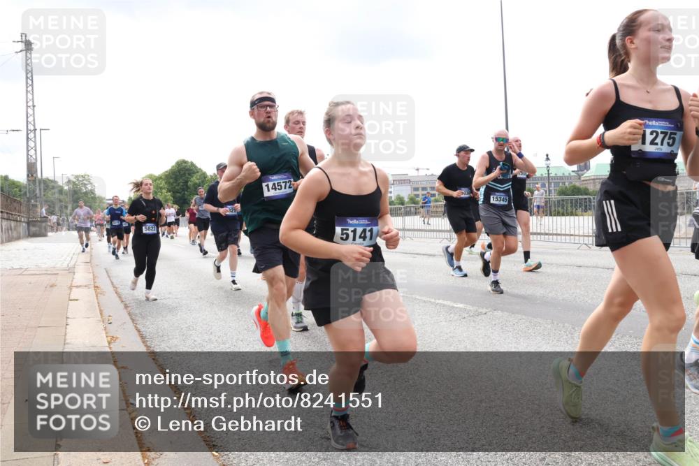 29.06.2025 - hella hamburg halbmarathon Lena Gebhardt http://msf.ph/oto/8241551 29.06.2025 10:33:51 Lombardsbrücke 1189, 1275, 1417, 1705, 1787, 1896, 1995, 2265, 2342, 2482, 2496, 2526, 2776, 2933, 3170, 3264, 3340, 3345, 3560, 3812, 3829, 3848, 4164, 4361, 4433, 4449, 4479, 4696, 4807, 4942, 5075, 5096, 5141, 5557, 5561, 5566, 5569, 5584, 5691, 5821, 5822, 5887, 6109, 6364, 6515, 6516, 6854, 6956, 6999, 7027, 7565, 7653, 7705, 8021, 8157, 8202, 8277, 8282, 8375, 8377, 8383, 8401, 8891, 9094, 9234, 9258, 9438, 9750, 9799, 9875, 9995, 10007, 10071, 10561, 11811 meine-sportfotos.de