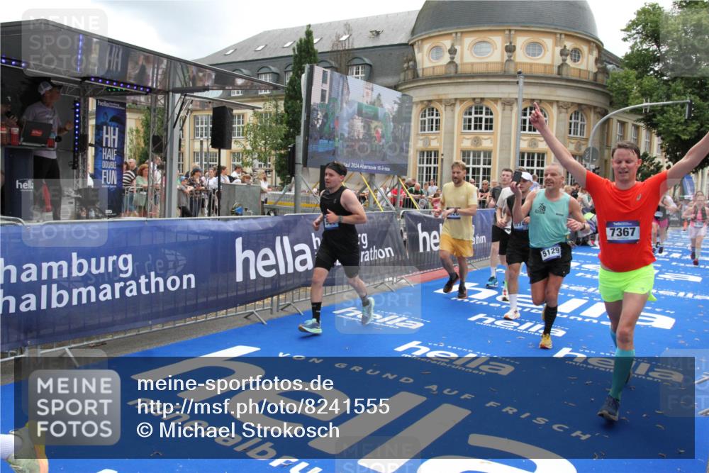 29.06.2025 - hella hamburg halbmarathon Michael Strokosch http://msf.ph/oto/8241555 29.06.2025 10:48:27 Ziel 1537, 3747, 5129, 5362, 5528, 6081, 6923, 7367, 8216, 9262, 9770, 11451, 11467, 12549, 12840, 14990, 15735, 17745, 17855, 17982, 18790, 18923 meine-sportfotos.de