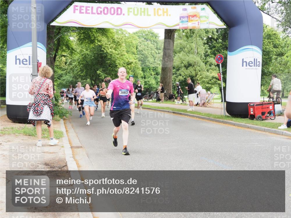 29.06.2025 - hella hamburg halbmarathon MichiJ http://msf.ph/oto/8241576 29.06.2025 10:50:34 Zwischen KM18-KM19 3199, 3663, 12571, 17437, 18324 meine-sportfotos.de