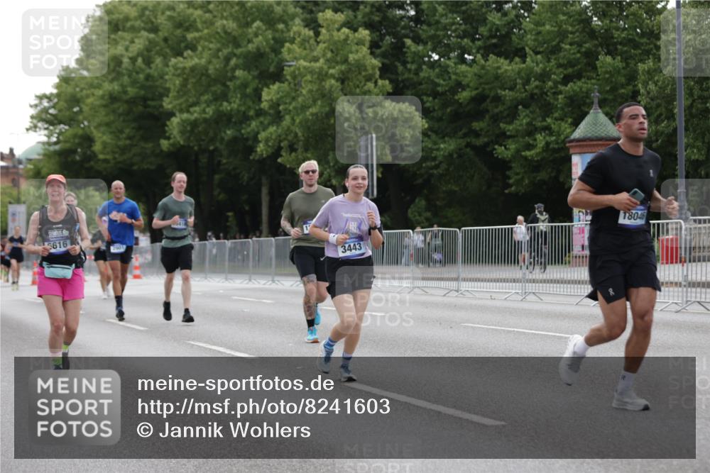 29.06.2025 - hella hamburg halbmarathon Jannik Wohlers http://msf.ph/oto/8241603 29.06.2025 10:29:48 Lombardsbrücke 1547, 2901, 3443, 3573, 5322, 6598, 6616, 6626, 8792, 10162, 10880, 12349, 12350, 12504, 12710, 13418, 14304, 16182, 16601, 16604, 16735, 16769, 18046, 18503, 18671 meine-sportfotos.de