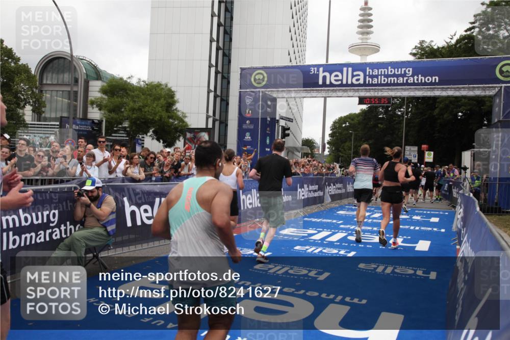 29.06.2025 - hella hamburg halbmarathon Michael Strokosch http://msf.ph/oto/8241627 29.06.2025 10:55:34 Ziel 1130, 2252, 2771, 4951, 5319, 6591, 6938, 8573, 11554, 12544, 12584, 13234, 13267, 14036, 14592, 16213, 16334, 16609, 17603 meine-sportfotos.de