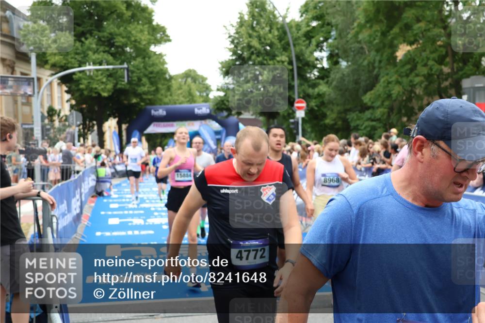 29.06.2025 - hella hamburg halbmarathon Zöllner http://msf.ph/oto/8241648 29.06.2025 10:56:03 Ziel 1180, 3042, 3058, 7147, 8968, 9246, 10084, 14867, 15184, 15868, 15884, 16176, 18212 meine-sportfotos.de