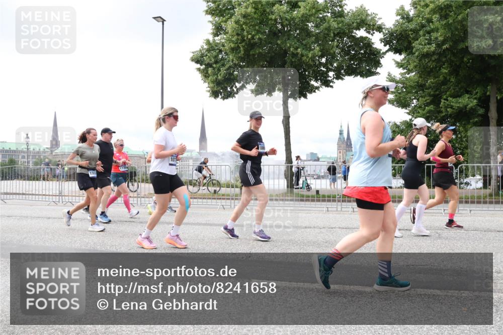 29.06.2025 - hella hamburg halbmarathon Lena Gebhardt http://msf.ph/oto/8241658 29.06.2025 11:07:17 Lombardsbrücke 1153, 1350, 1447, 1638, 2014, 2168, 2187, 2253, 2330, 2389, 2458, 2646, 2648, 3032, 3078, 3211, 3669, 3846, 4243, 4777, 4781, 4875, 4876, 4899, 4912, 4928, 5270, 5445, 5448, 5541, 5725, 5726, 5819, 6180, 6224, 6299, 6507, 6510, 6728, 7194, 7560, 7994, 7995, 8078, 8109, 8201, 8246, 8339, 8384, 8579, 8580, 8604, 8640, 8678, 8735, 8837, 8838, 9175, 9511, 9541, 9589, 9646, 9732, 9851, 9866, 9867, 9880, 10169, 10289, 10406, 10475, 10537, 10743, 11724, 15716, 18462 meine-sportfotos.de