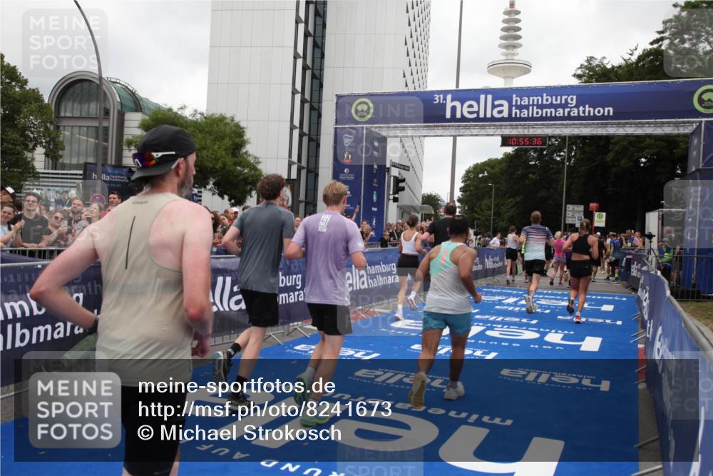 29.06.2025 - hella hamburg halbmarathon Michael Strokosch http://msf.ph/oto/8241673 29.06.2025 10:55:35 Ziel 2252, 2771, 4951, 5319, 6591, 8573, 11554, 11568, 12196, 12544, 12584, 13234, 13267, 14036, 14592, 16110, 16213, 16334, 16609, 17615 meine-sportfotos.de